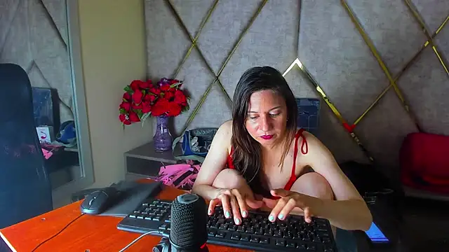 Kylie Bloom online show from 28, 4, 2026