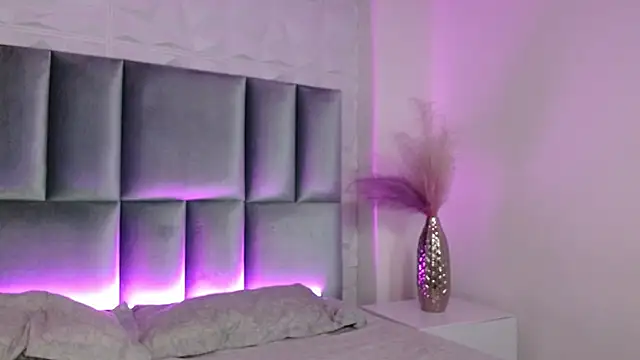HollyPeach online show from 10, 5, 2026