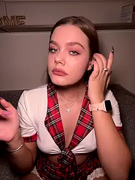 Snapshot of xSlavicDollx chatting on 18, 10, 2025 xSlavicDollx online show from 18, 10, 2025