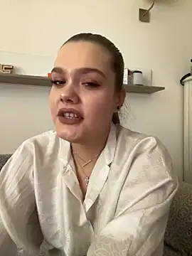 Snapshot of xSlavicDollx chatting on 19, 10, 2025 xSlavicDollx online show from 19, 10, 2025