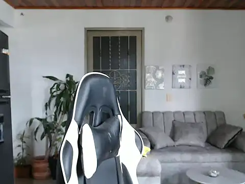Snapshot of moon1_95 chatting on 20, 10, 2025 moon1 95 online show from 20, 10, 2025