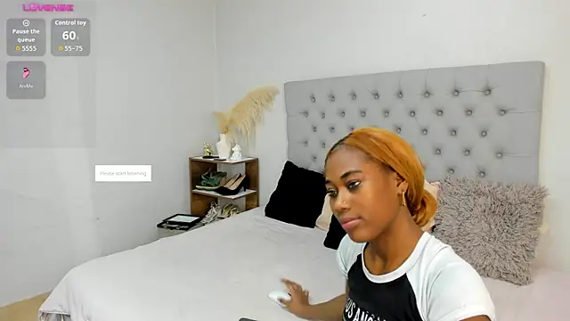 Snapshot of SofiRuiz_ chatting on 19, 1, 2026 SofiRuiz online show from 19, 1, 2026