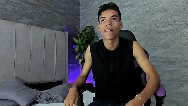 jhojan foxxx  online show from 11, 11, 2025