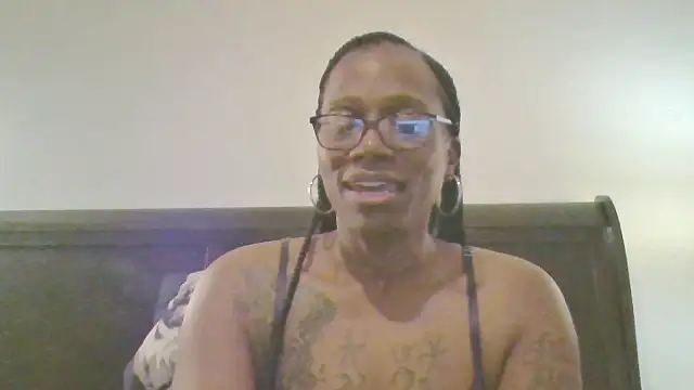 Snapshot of SweetCandy85 chatting on 14, 10, 2025 SweetCandy85 online show from 14, 10, 2025