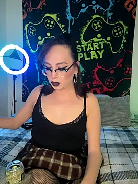 MiniMonroe online show from 2, 11, 2025