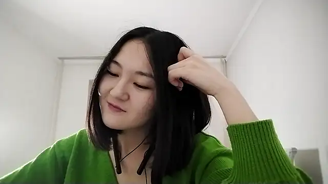 Snapshot of Lyndasilk chatting on 6, 11, 2025 Lyndasilk online show from 6, 11, 2025