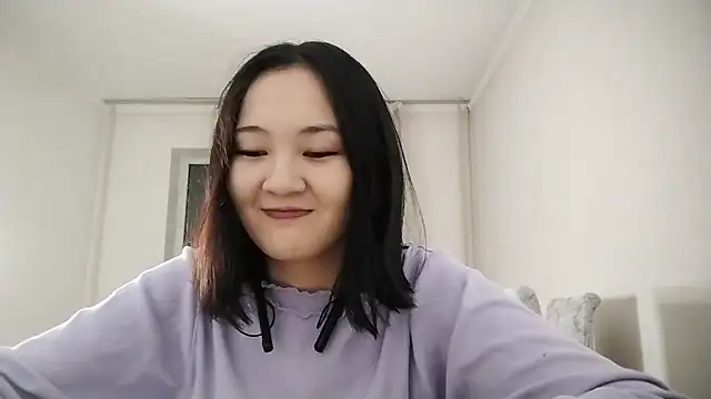 Snapshot of Lyndasilk chatting on 9, 11, 2025 Lyndasilk online show from 9, 11, 2025