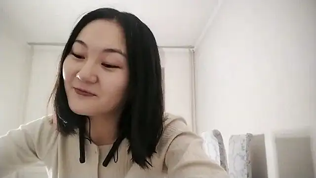 Snapshot of Lyndasilk chatting on 12, 11, 2025 Lyndasilk online show from 12, 11, 2025