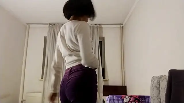 Snapshot of Lyndasilk chatting on 25, 11, 2025 Lyndasilk online show from 25, 11, 2025