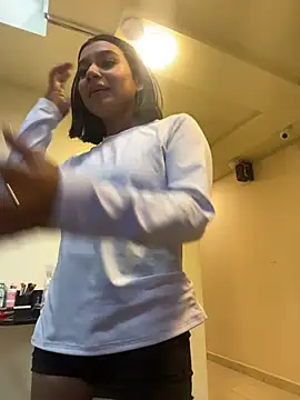 AlyssaRay online show from 13, 5, 2026