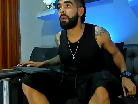 Snapshot of black_kameron_ chatting on 6, 11, 2025 black kameron online show from 6, 11, 2025