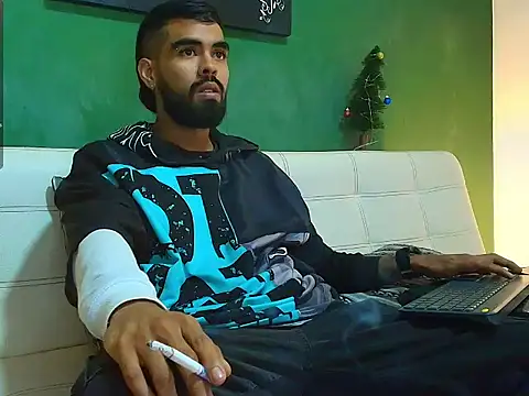 Snapshot of black_kameron_ chatting on 21, 11, 2025 black kameron online show from 21, 11, 2025