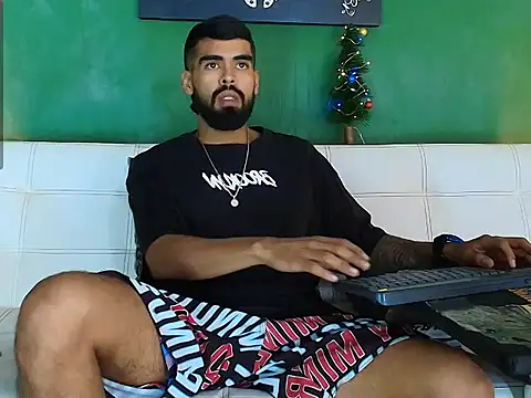 Snapshot of black_kameron_ chatting on 14, 12, 2025 black kameron online show from 14, 12, 2025