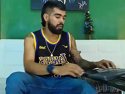 Snapshot of black_kameron_ chatting on 16, 12, 2025 black kameron online show from 16, 12, 2025