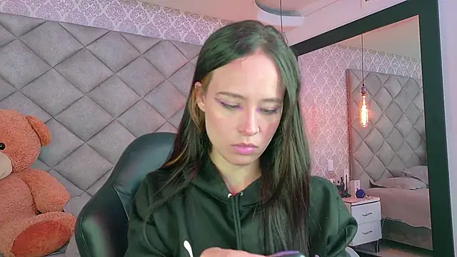 Snapshot of CARO_ADAMS1 chatting on 17, 11, 2025 CARO ADAMS1 online show from 17, 11, 2025