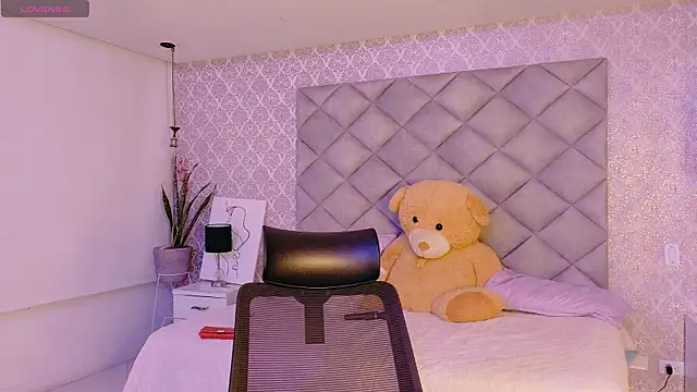 Snapshot of CARO_ADAMS1 chatting on 4, 3, 2026 CARO ADAMS1 online show from 4, 3, 2026