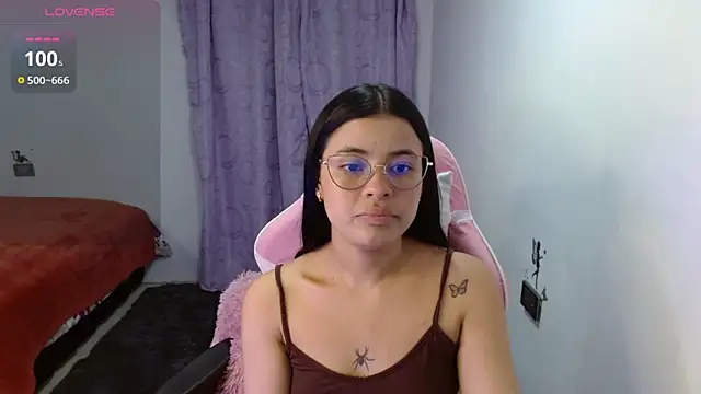 Snapshot of Megan_ve chatting on 23, 10, 2025 Megan ve online show from 23, 10, 2025