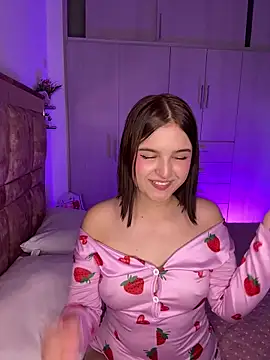 Snapshot of MIACUTEE_ chatting on 14, 11, 2025 MIACUTEE online show from 14, 11, 2025