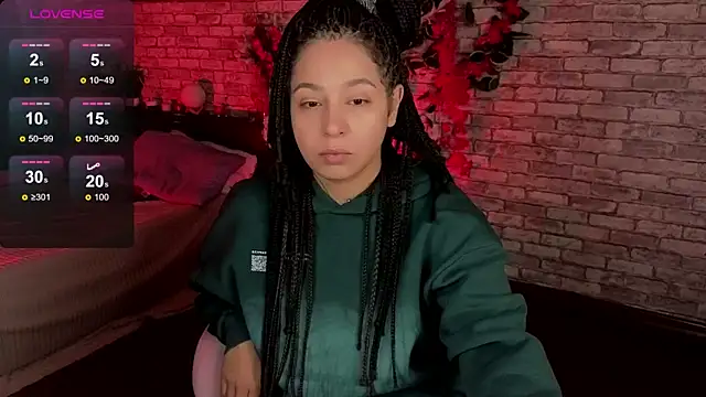 Snapshot of Aisha_Goldstein chatting on 11, 11, 2025 Aisha Goldstein online show from 11, 11, 2025