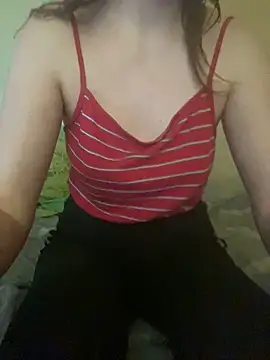 Snapshot of KittieCreme chatting on 8, 5, 2026 KittieCreme online show from 8, 5, 2026