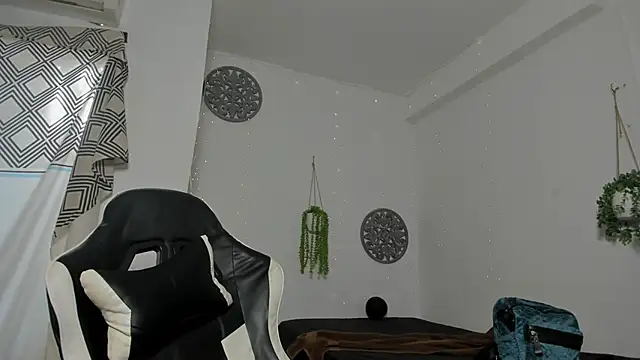 Snapshot of Hotblosson chatting on 24, 10, 2025 Hotblosson online show from 24, 10, 2025