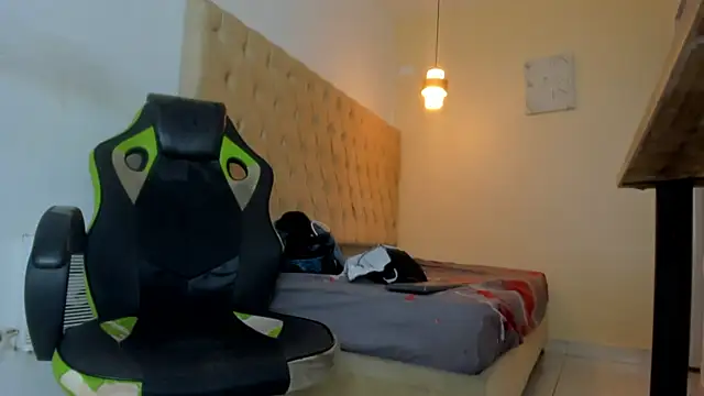 Snapshot of Hotblosson chatting on 18, 12, 2025 Hotblosson online show from 18, 12, 2025