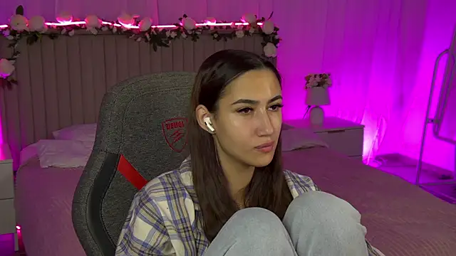 RebeckaThornton online show from 18, 11, 2025