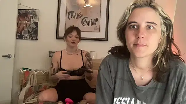 Snapshot of lill_daddysgirl chatting on 28, 10, 2025 lill daddysgirl online show from 28, 10, 2025