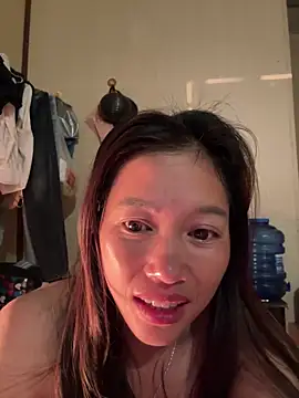 Snapshot of -Paige- chatting on 27, 4, 2026 -Paige- online show from 27, 4, 2026