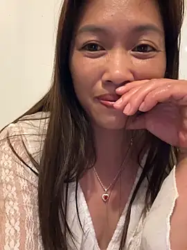 Snapshot of -Paige- chatting on 28, 4, 2026 -Paige- online show from 28, 4, 2026