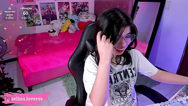 Snapshot of selina_lovers_ chatting on 18, 4, 2026 selina lovers online show from 18, 4, 2026