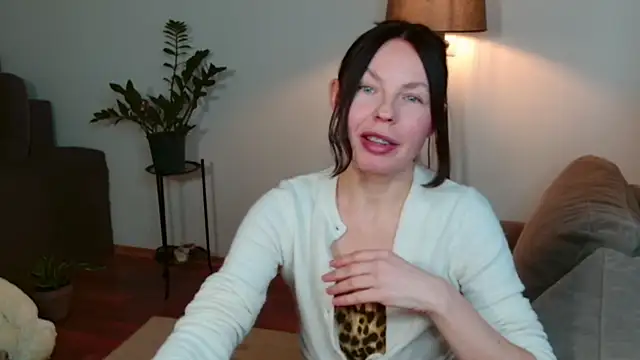 LittleNicolee online show from 2, 3, 2026