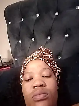 Snapshot of CaramelBoootie chatting on 11, 11, 2025 CaramelBoootie online show from 11, 11, 2025