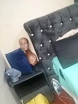 Snapshot of CaramelBoootie chatting on 21, 11, 2025 CaramelBoootie online show from 21, 11, 2025