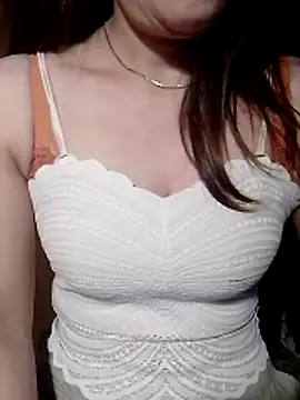 YiyinLy online show from 26, 6, 2026