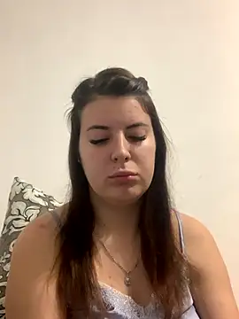 MiraCastellon online show from 7, 11, 2025