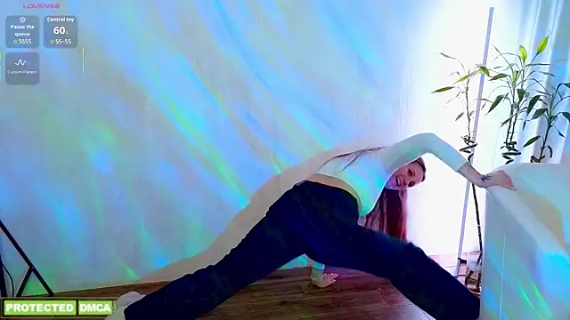 Amy  Leee  online show from 6, 4, 2026