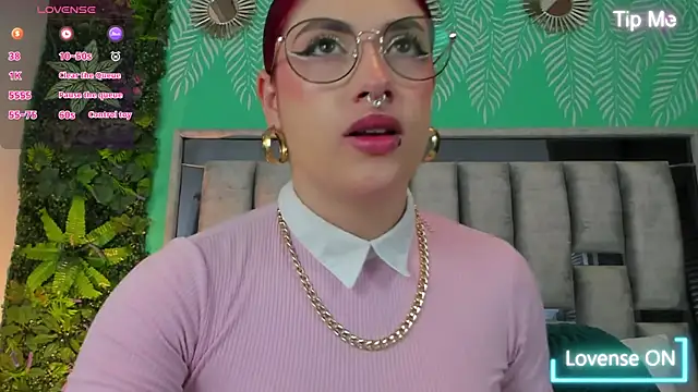 Snapshot of Darlyhooper01 chatting on 24, 10, 2025 Darlyhooper01 online show from 24, 10, 2025