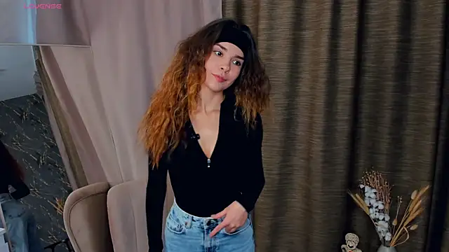 Snapshot of SinaYocum chatting on 15, 10, 2025 SinaYocum online show from 15, 10, 2025