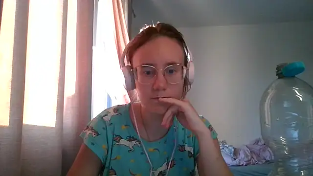 Snapshot of LuckySLove chatting on 10, 7, 2026 LuckySLove online show from 10, 7, 2026