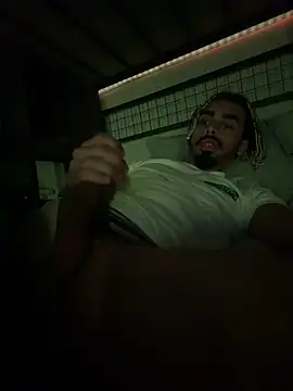 Snapshot of shadespider chatting on 4, 4, 2026 shadespider online show from 4, 4, 2026