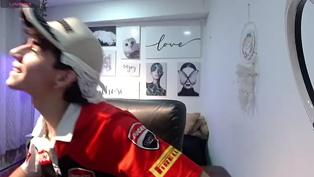 AmethystShadow17 online show from 7, 2, 2026