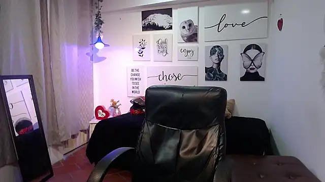 AmethystShadow17 online show from 16, 3, 2026