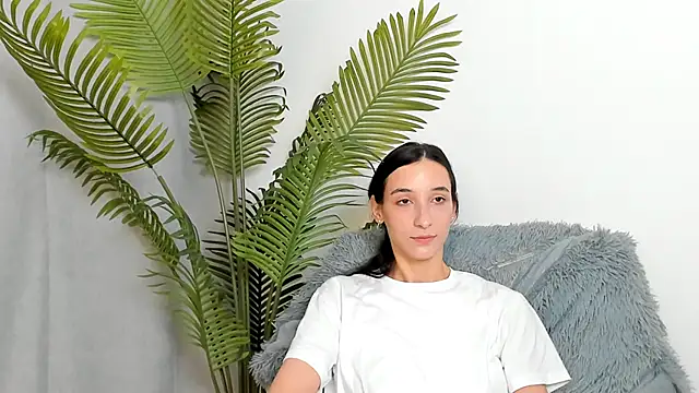 HayleySalahubdin online show from 14, 10, 2025