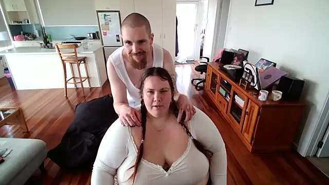 Snapshot of fatlilpigg chatting on 14, 10, 2025 fatlilpigg online show from 14, 10, 2025