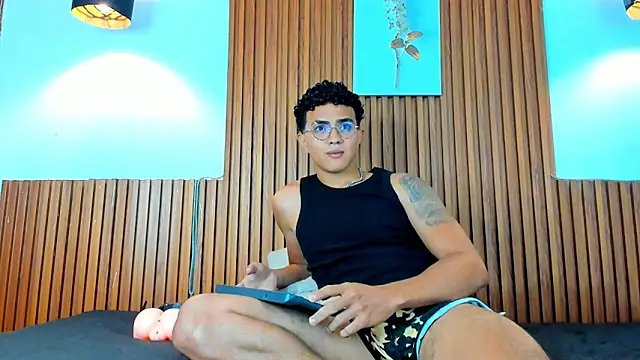 Snapshot of Noah_big chatting on 14, 10, 2025 Noah big online show from 14, 10, 2025