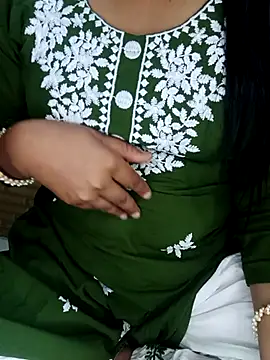 Snapshot of Varsh_rani1 chatting on 15, 10, 2025 Varsh rani1 online show from 15, 10, 2025