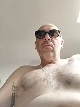 Snapshot of nicolaspgarnier chatting on 1, 6, 2026 nicolaspgarnier online show from 1, 6, 2026