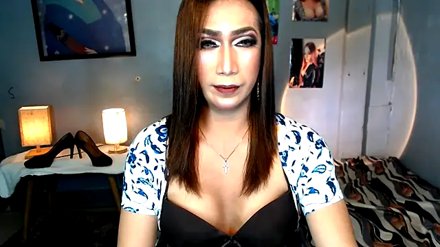 littleredbunny27 online show from 10, 4, 2026