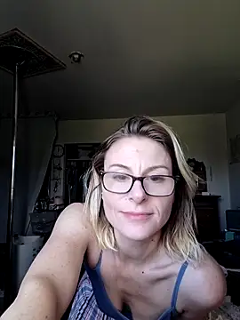 LanaDeluxe online show from 11, 2, 2026